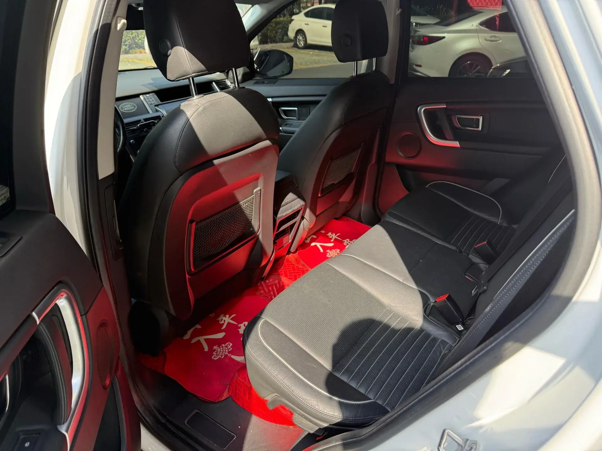 2019 LAND ROVER thumbnail 4