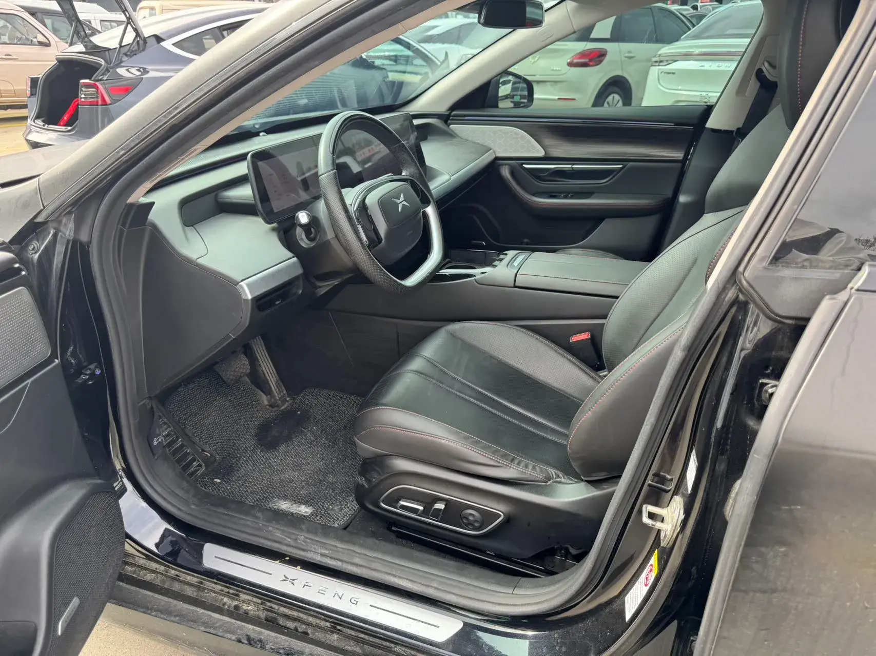 2022 XPENG P7 thumbnail 4