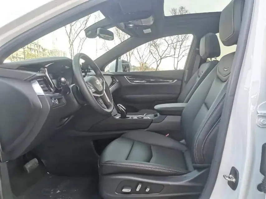 2022 CADILLAC XT5 thumbnail 4