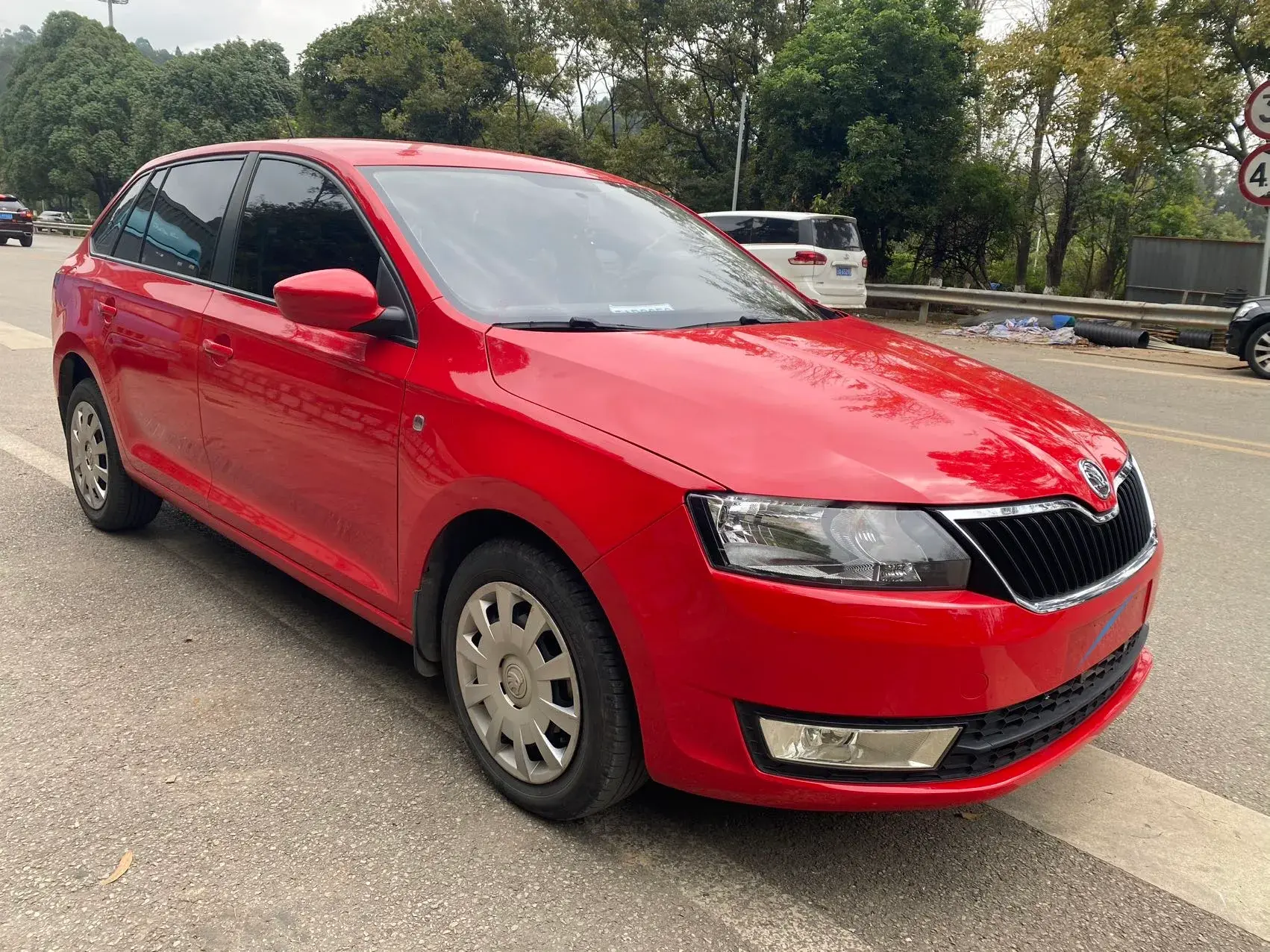 2016 SKODA RAPID thumbnail 3