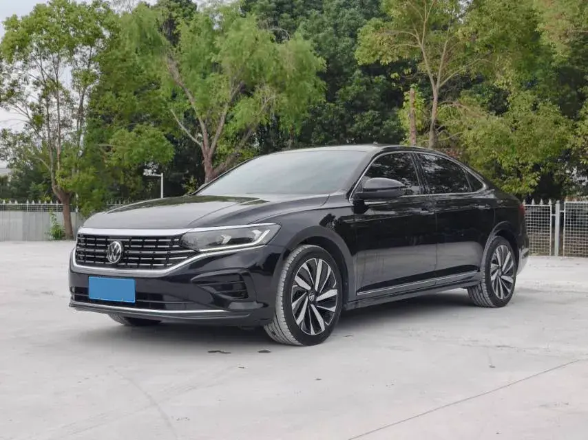2023 Volkswagen Passat 2.0T 186HP L4 7DCT
