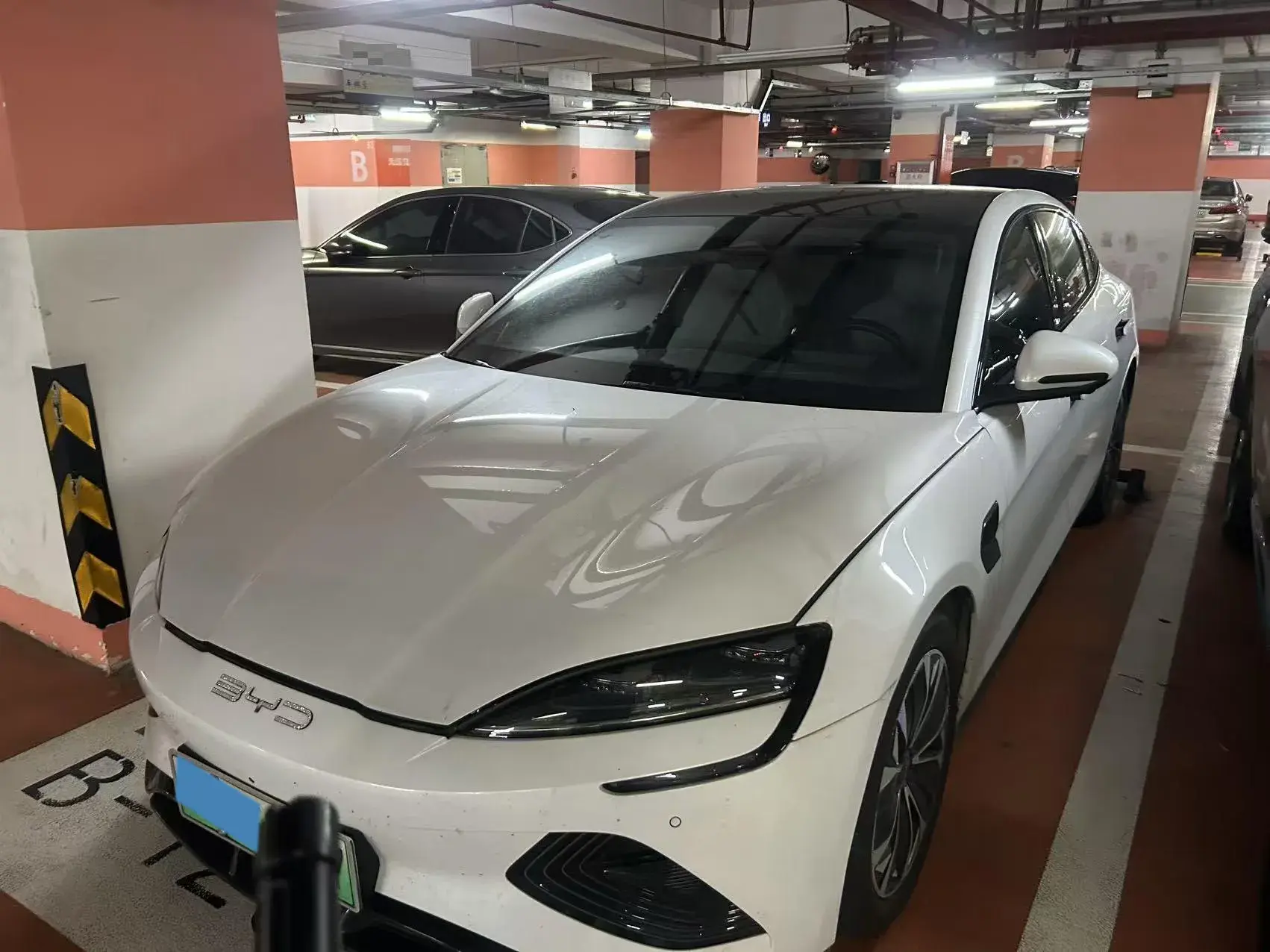 2022 BYD SEAL view 1