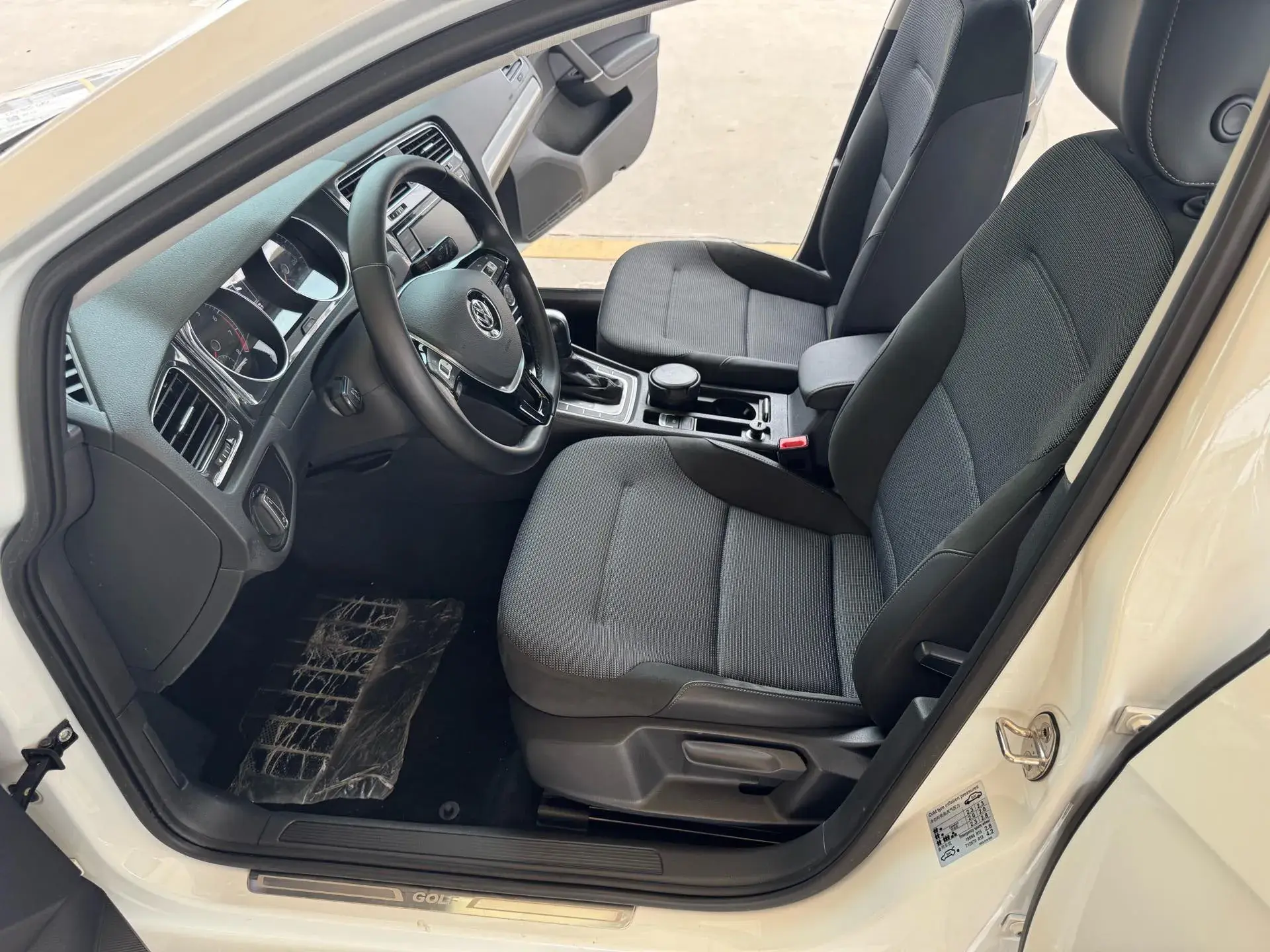 2018 VOLKSWAGEN GOLF thumbnail 4