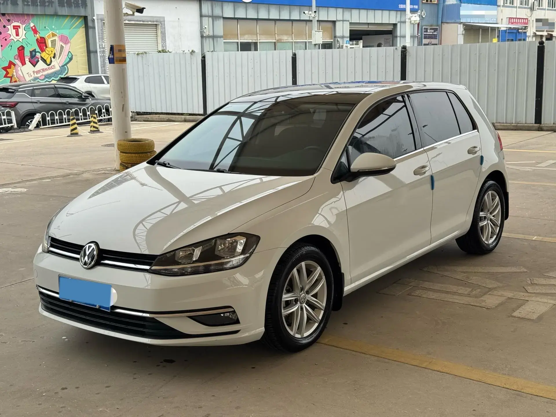 2018 VOLKSWAGEN GOLF view 1