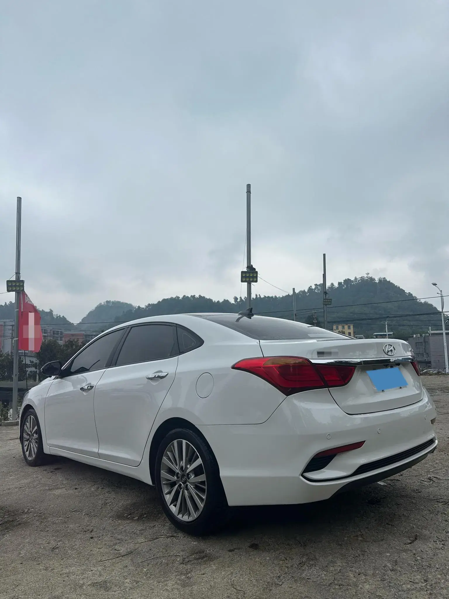 2017 HYUNDAI MISTRA thumbnail 4