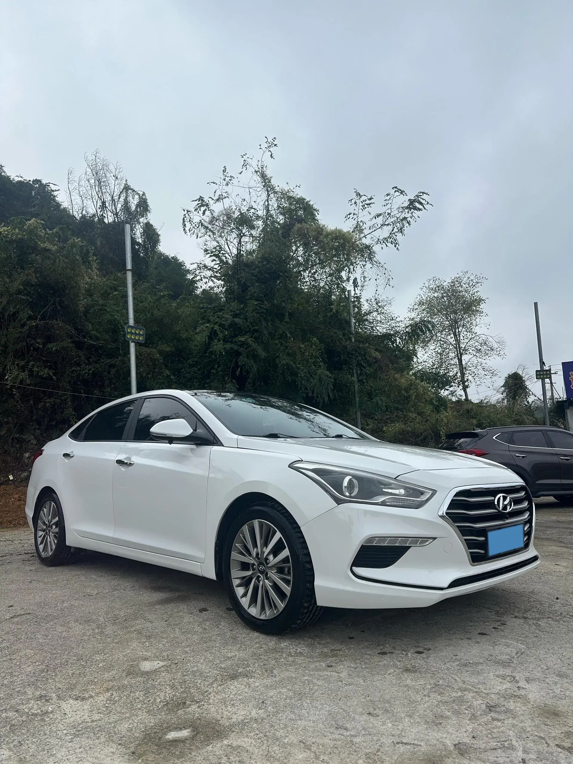2017 HYUNDAI MISTRA thumbnail 3