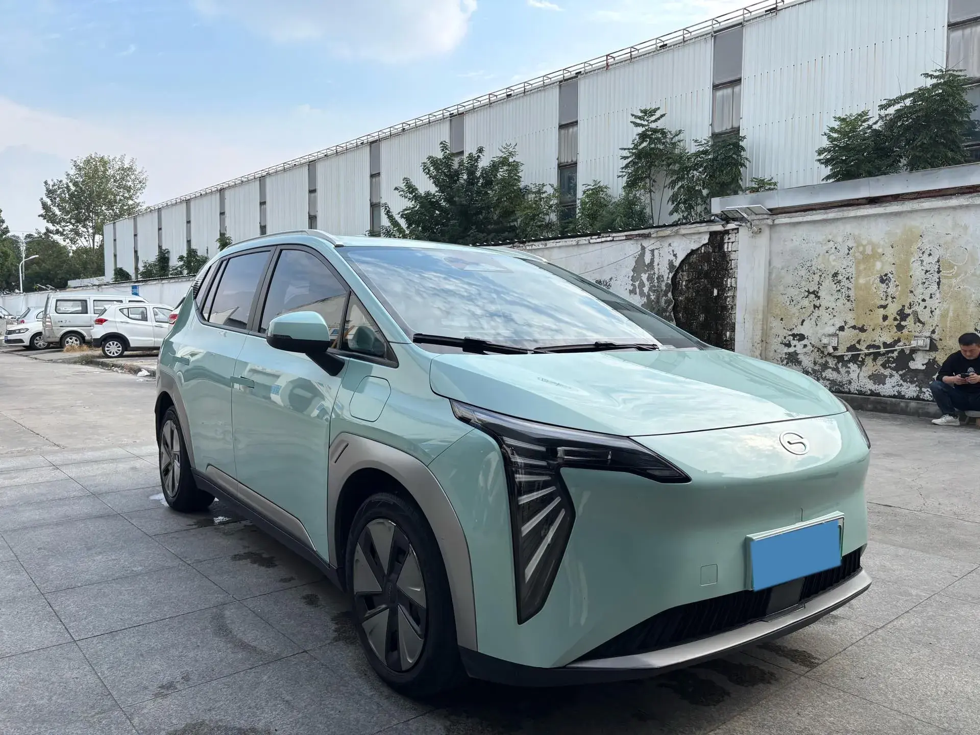 2023 AION Y thumbnail 3