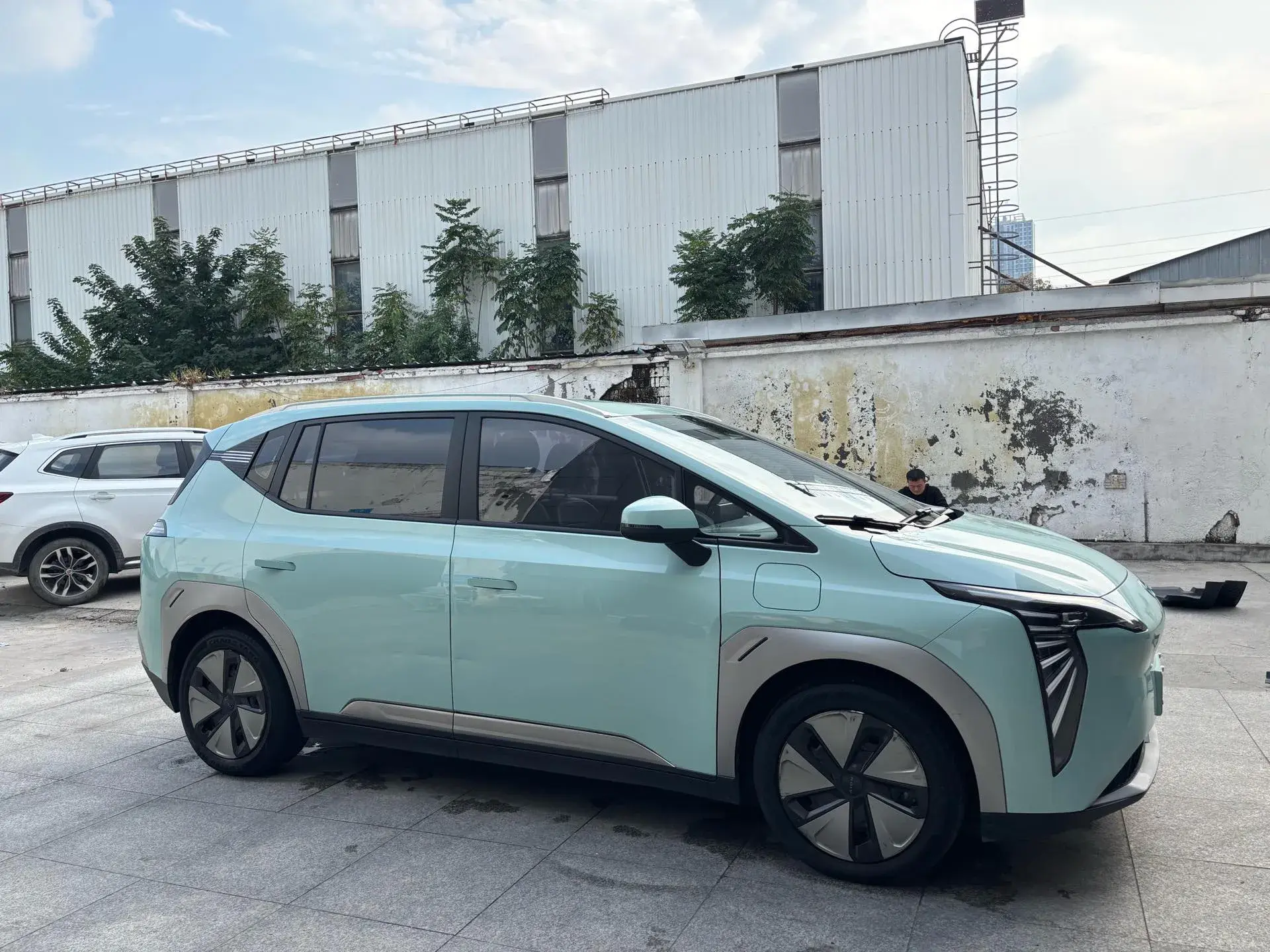 2023 AION Y thumbnail 4