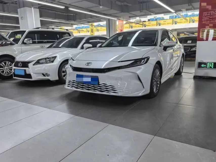 2024 Toyota Camry 2.0L 152HP L4 E-CVT Hybrid