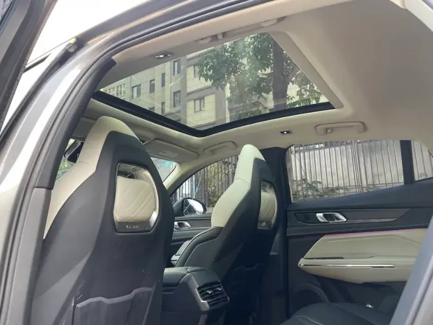 2020 LYNK&CO 05 thumbnail 4