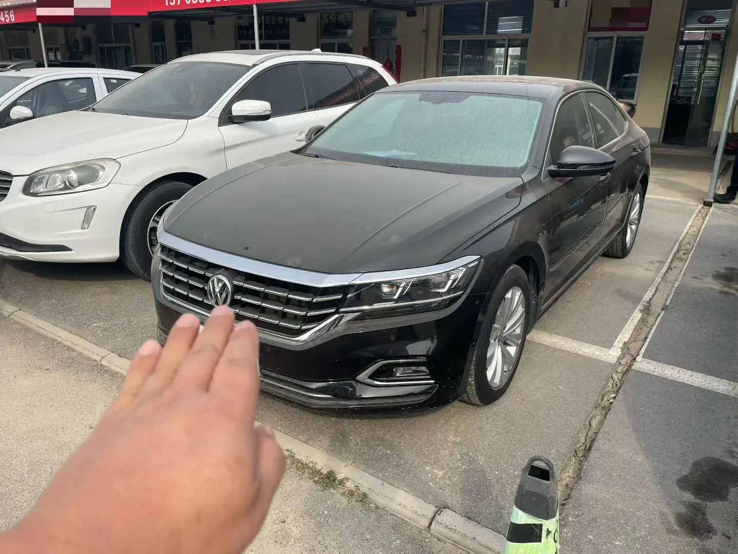 2019 VOLKSWAGEN PASSAT view 1