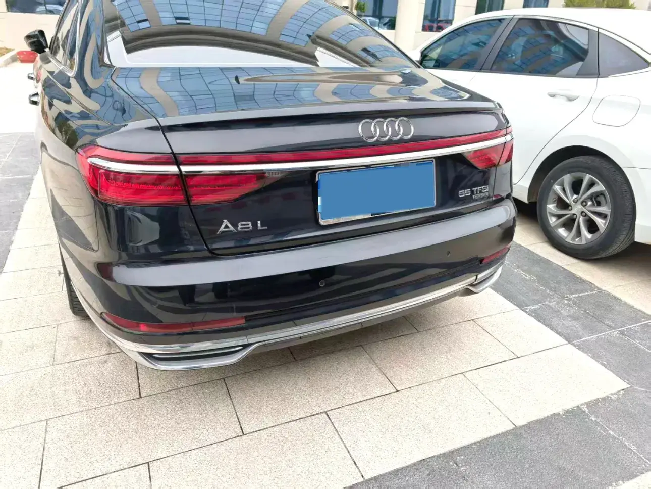 2019 AUDI A8 thumbnail 4