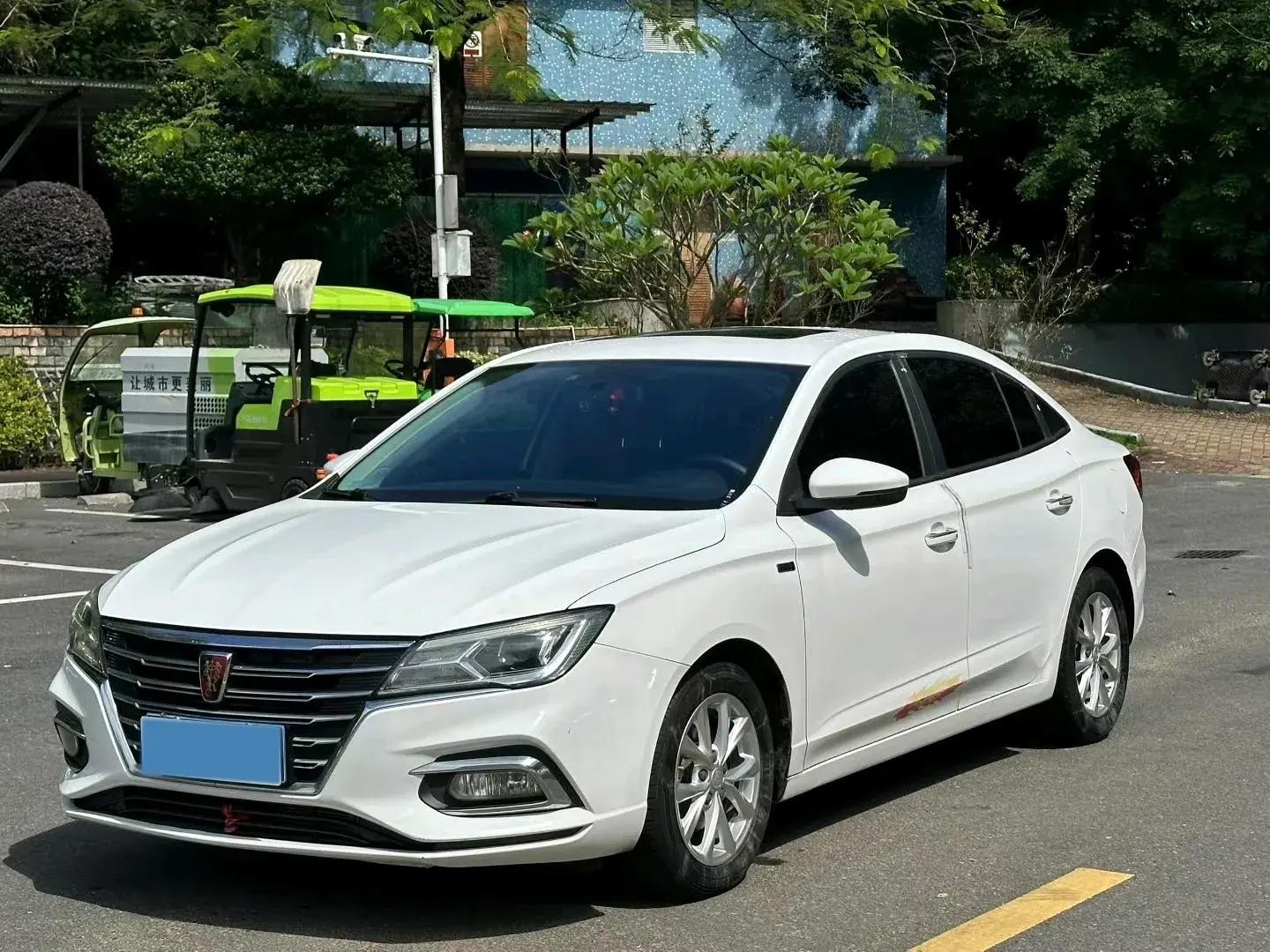 2019 ROEWE I5 view 1