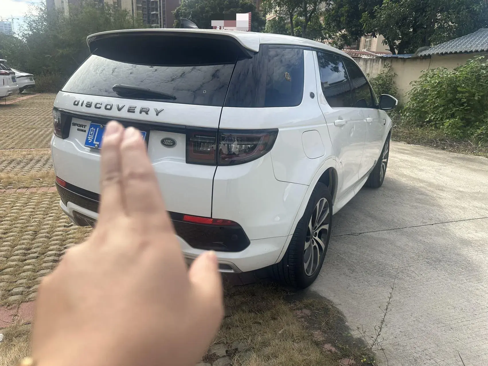 2020 LAND ROVER thumbnail 3