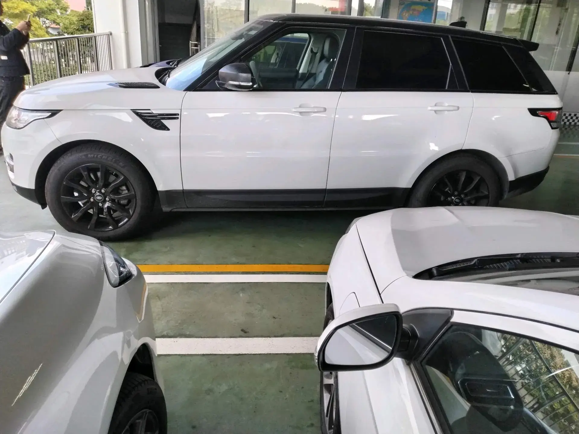 2017 LAND ROVER thumbnail 3