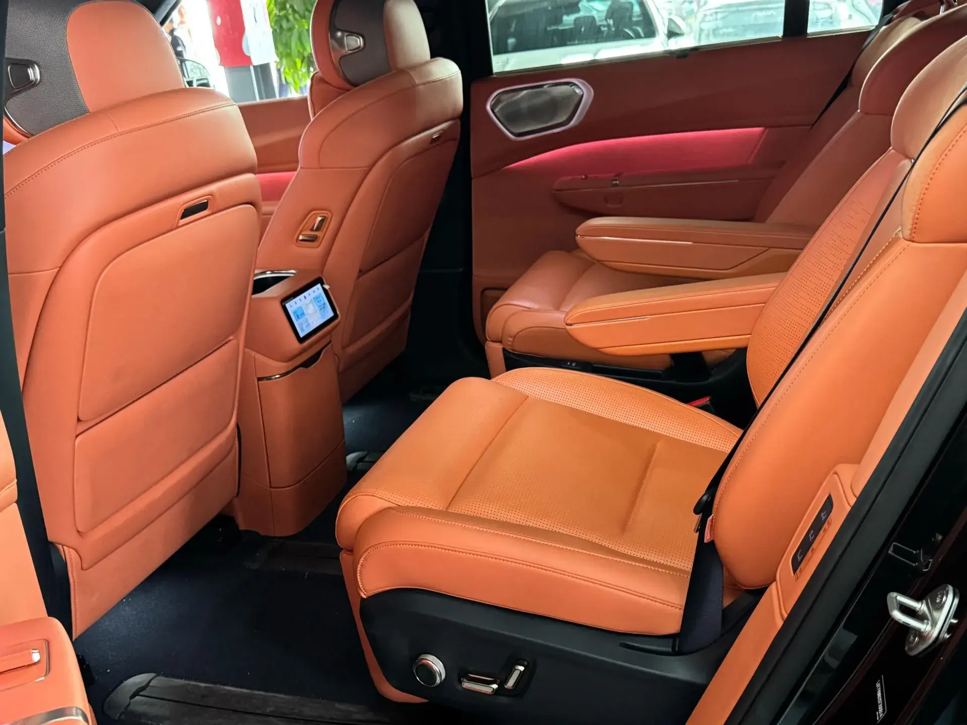 2025 LYNK&CO 900 thumbnail 4