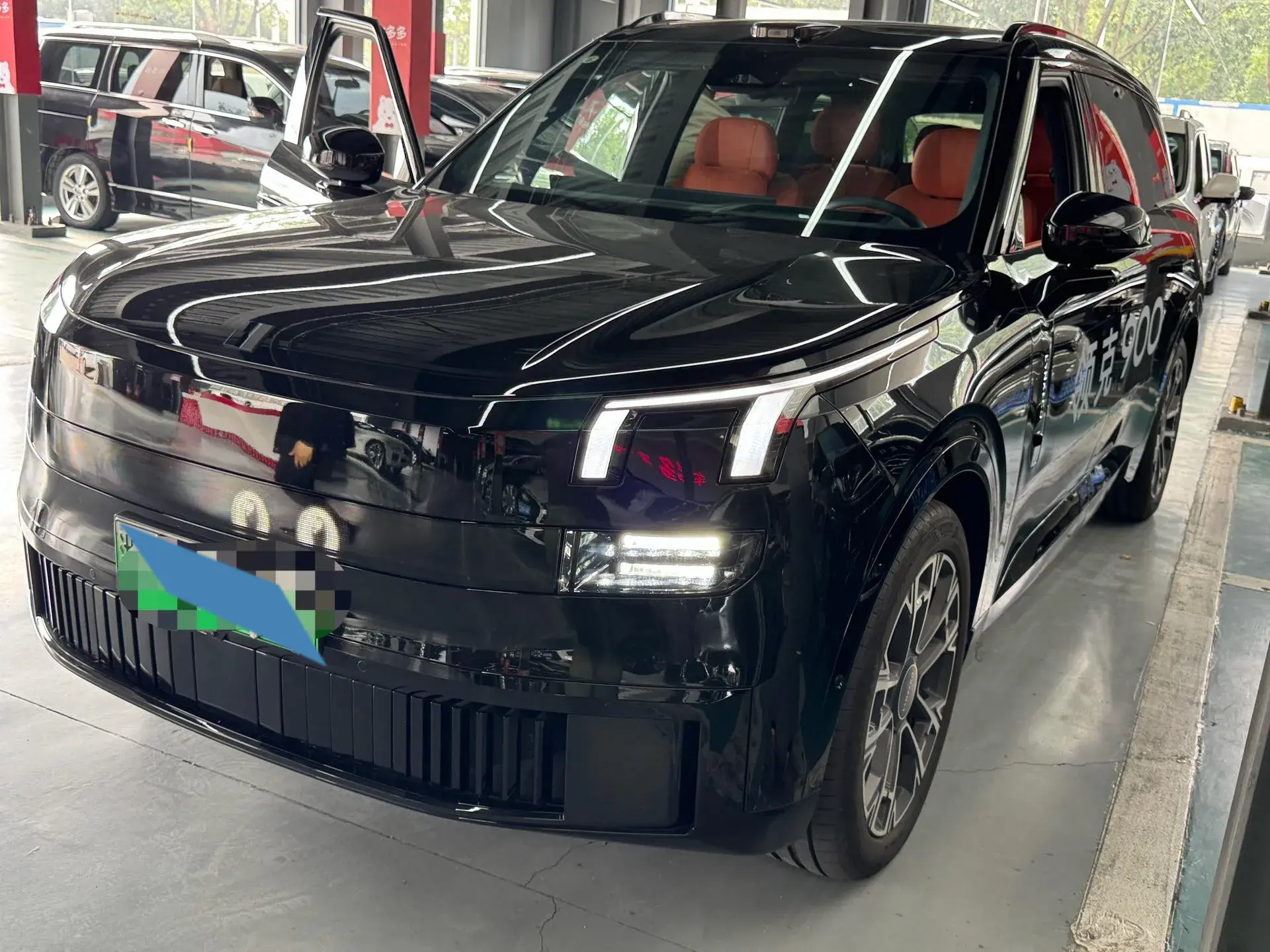 2025 LYNK&CO 900 view 1