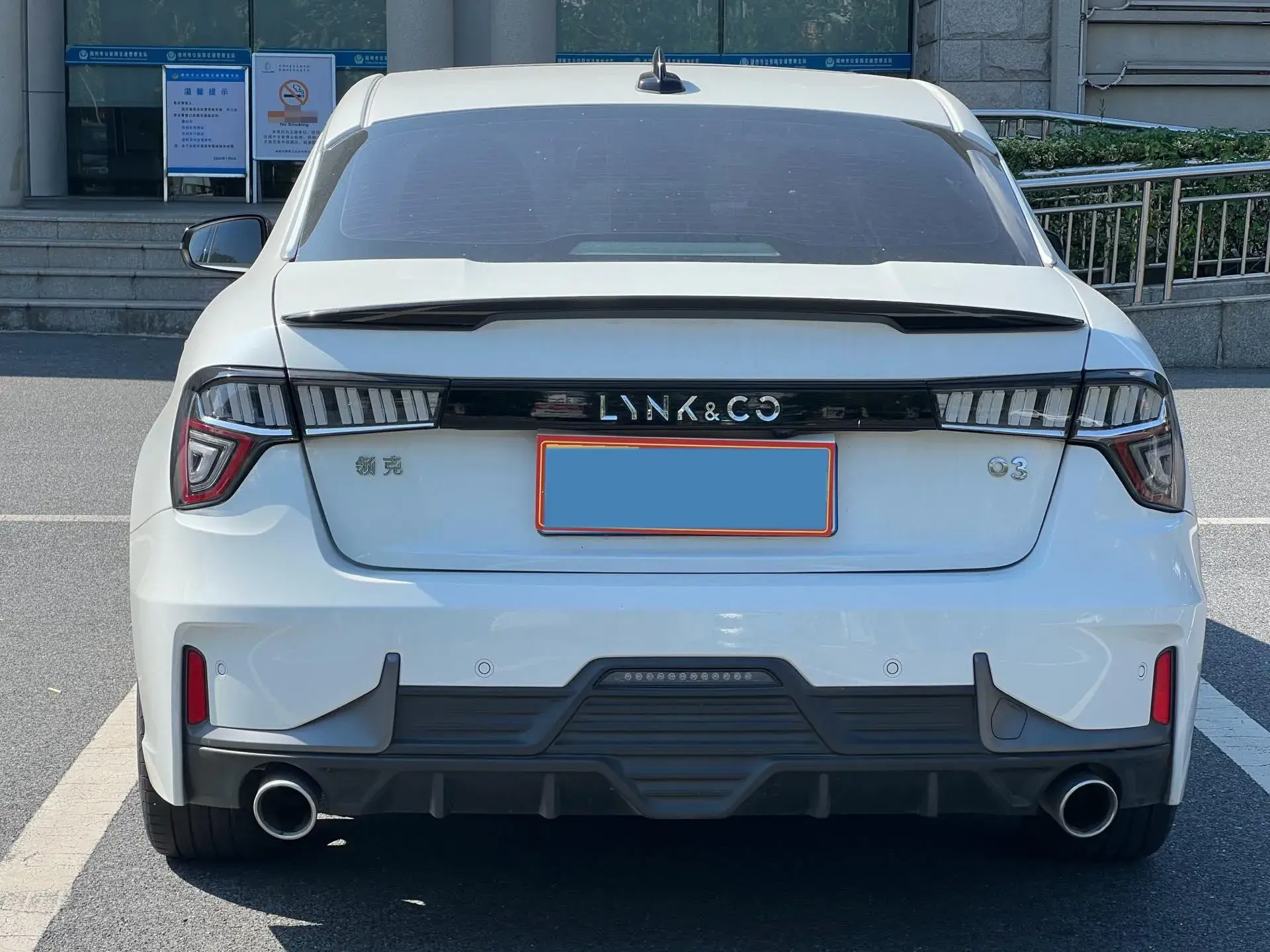 2019 LYNK&CO 03 thumbnail 4