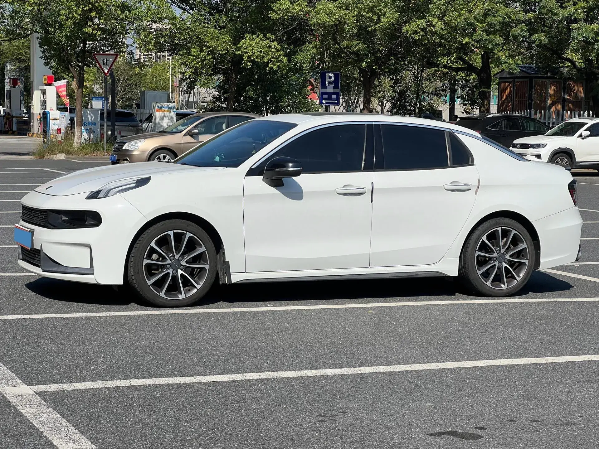 2019 LYNK&CO 03 thumbnail 2