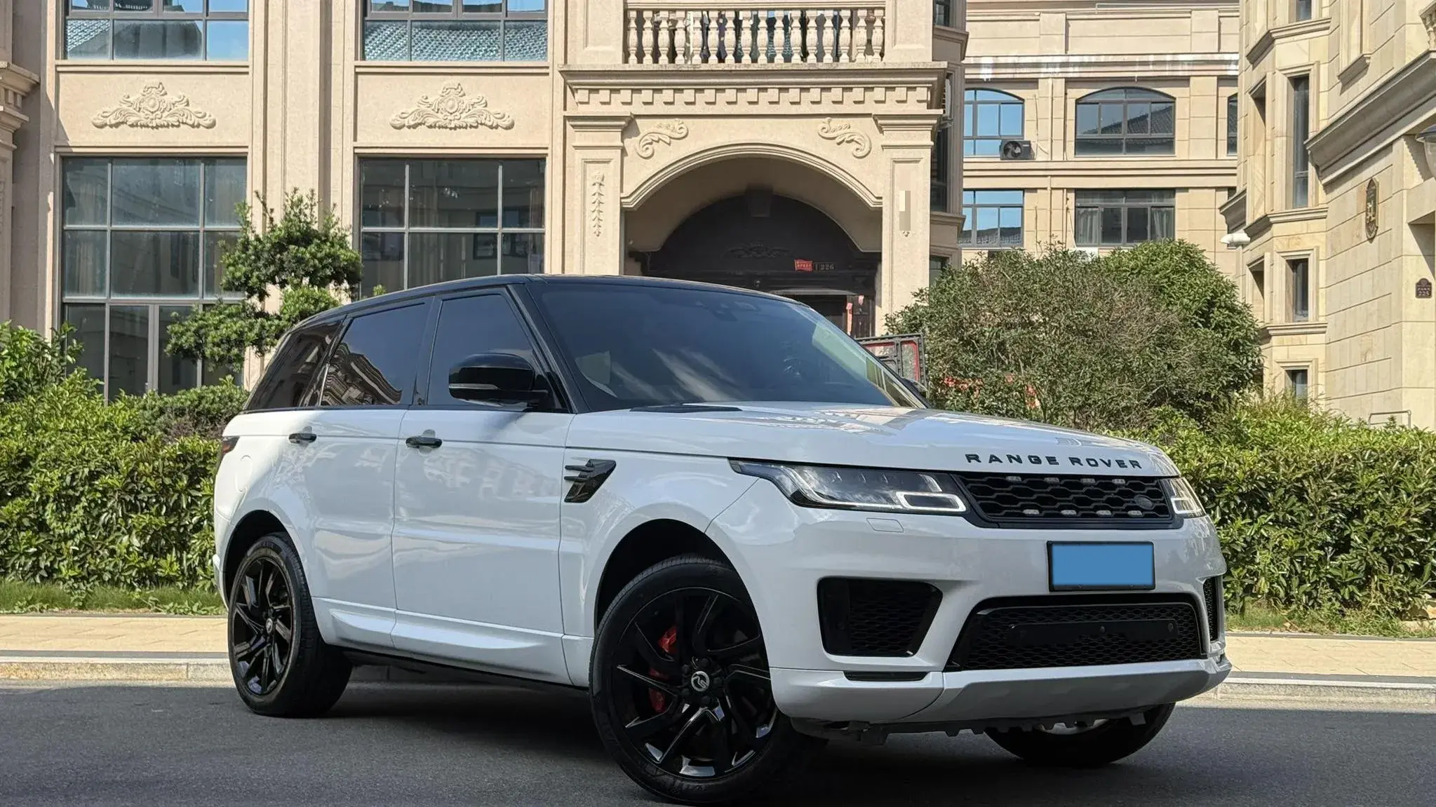 2018 LAND ROVER thumbnail 3