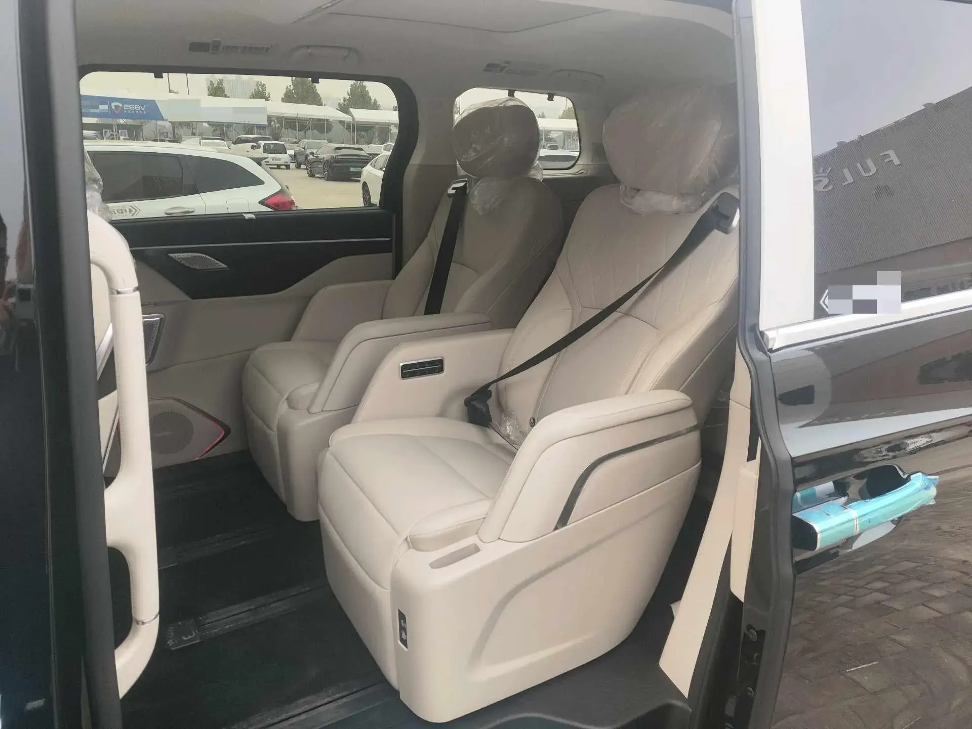 2024 HONGQI HQ9 thumbnail 4