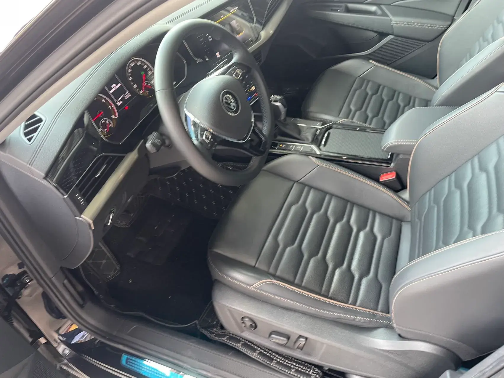 2020 VOLKSWAGEN PASSAT thumbnail 4