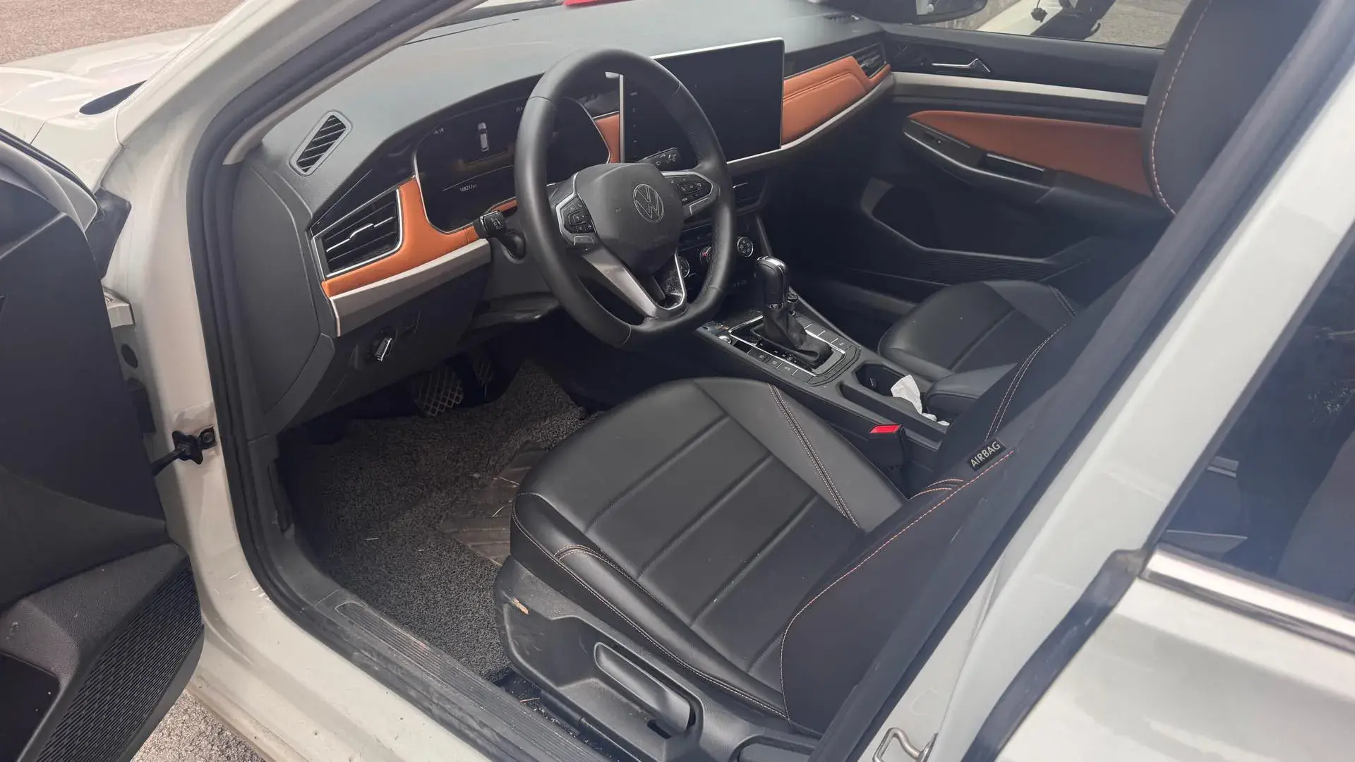 2023 VOLKSWAGEN BORA thumbnail 2