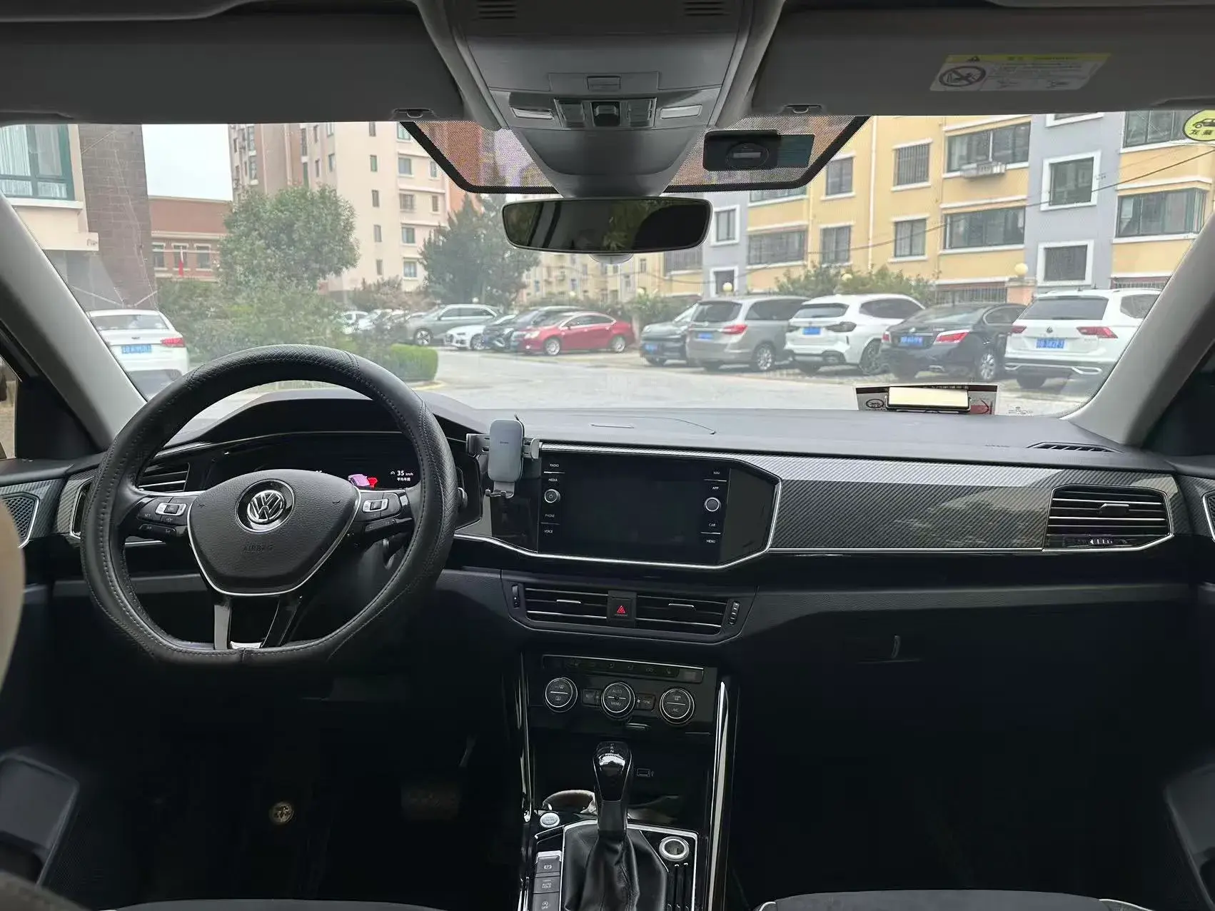 2019 VOLKSWAGEN TAYRON thumbnail 3