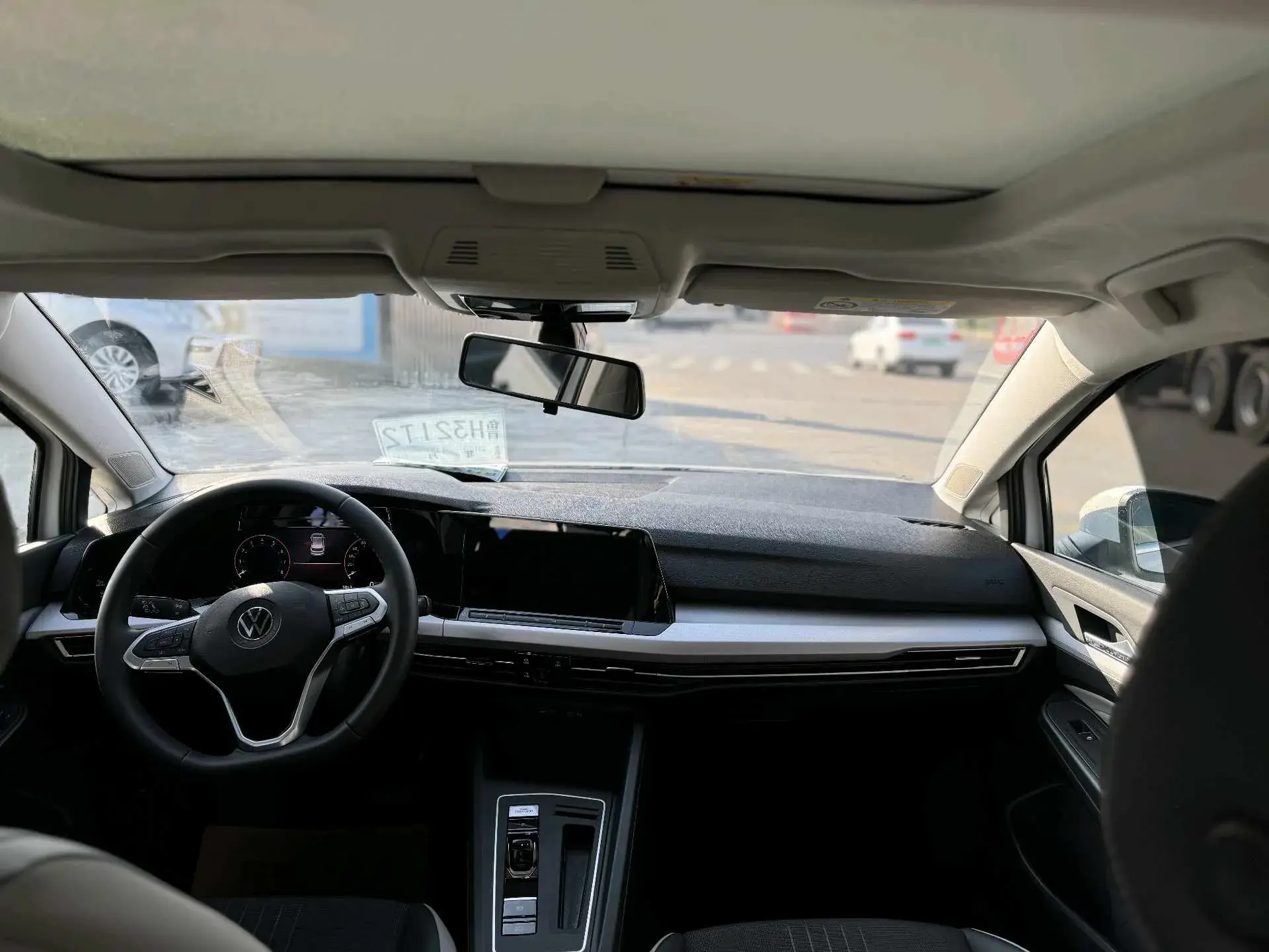 2024 VOLKSWAGEN GOLF thumbnail 4