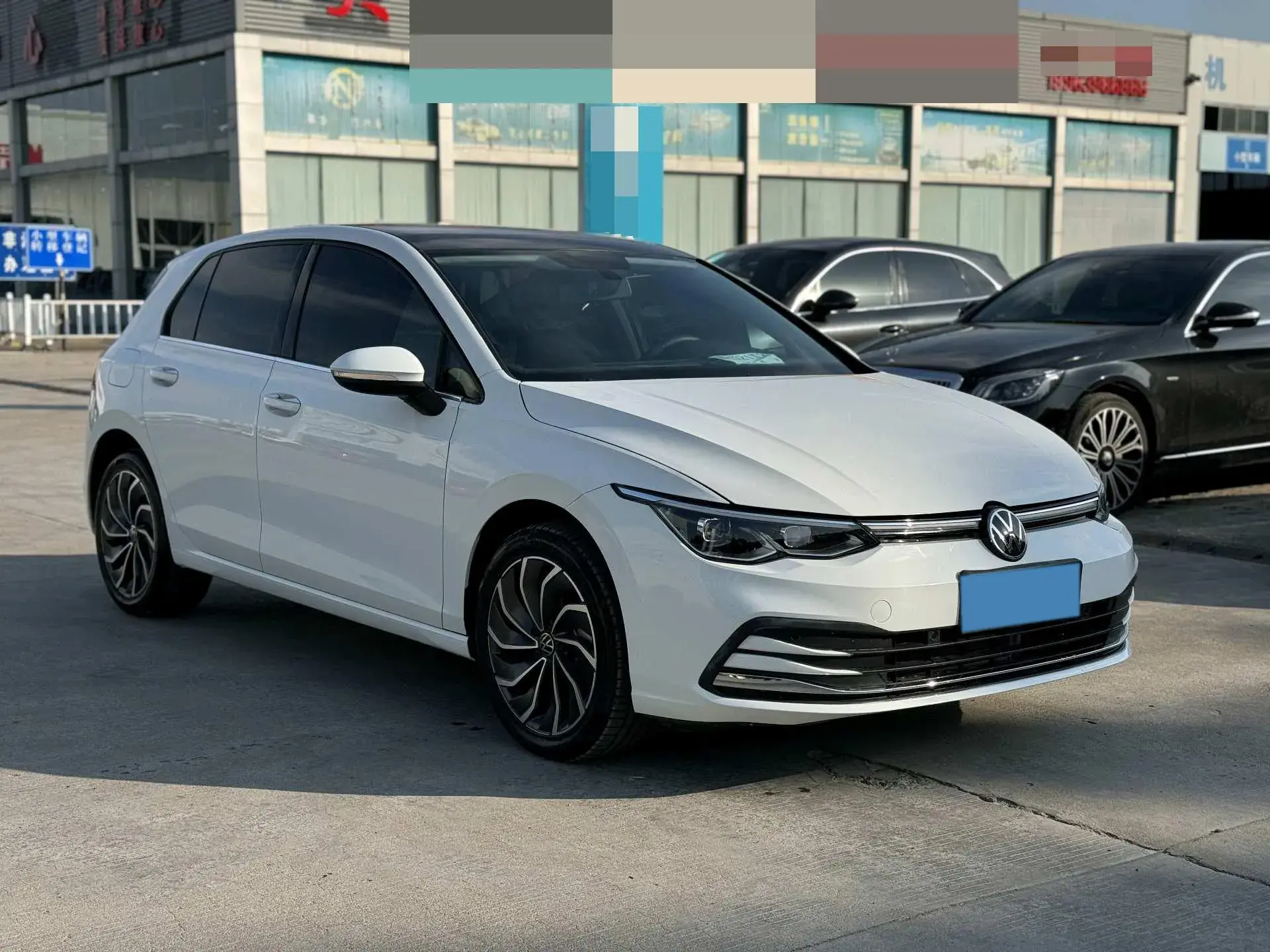 2024 VOLKSWAGEN GOLF thumbnail 3