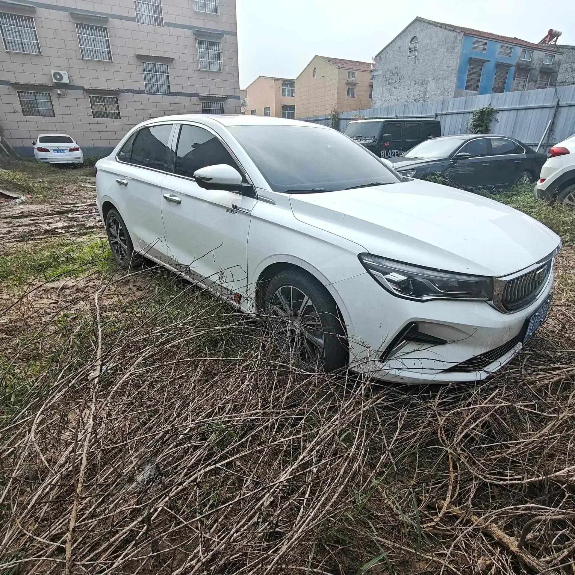 2023 GEELY EMGRAND thumbnail 3