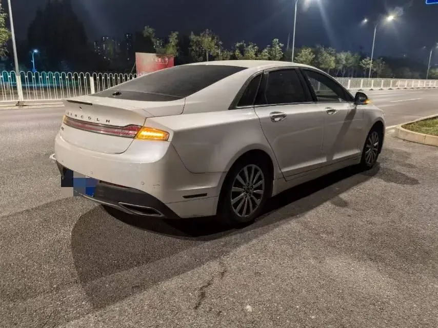 2019 LINCOLN MKZ thumbnail 4