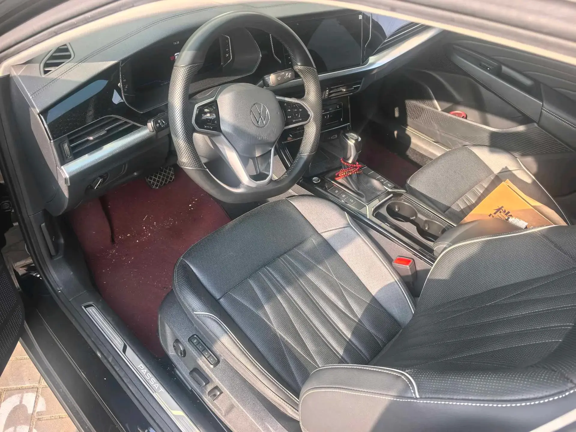 2023 VOLKSWAGEN PASSAT thumbnail 2