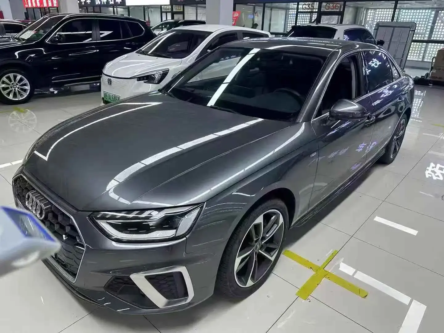 2022 AUDI A4L view 1