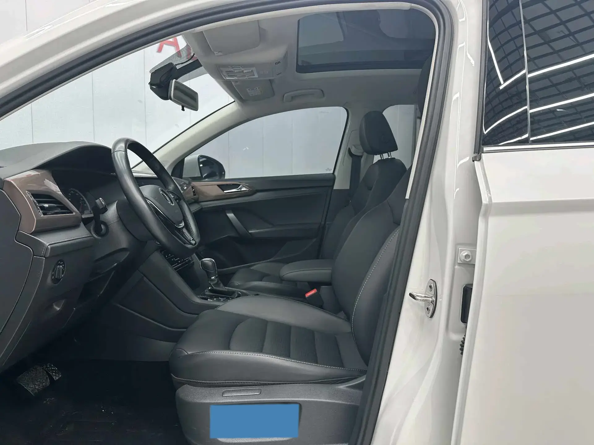 2021 VOLKSWAGEN THARU thumbnail 4