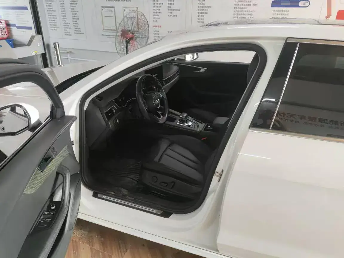 2023 AUDI A4L thumbnail 4