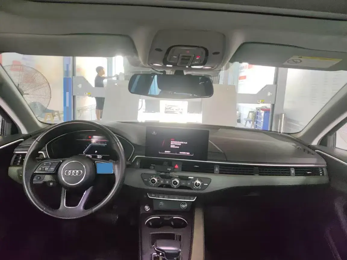 2023 AUDI A4L thumbnail 3