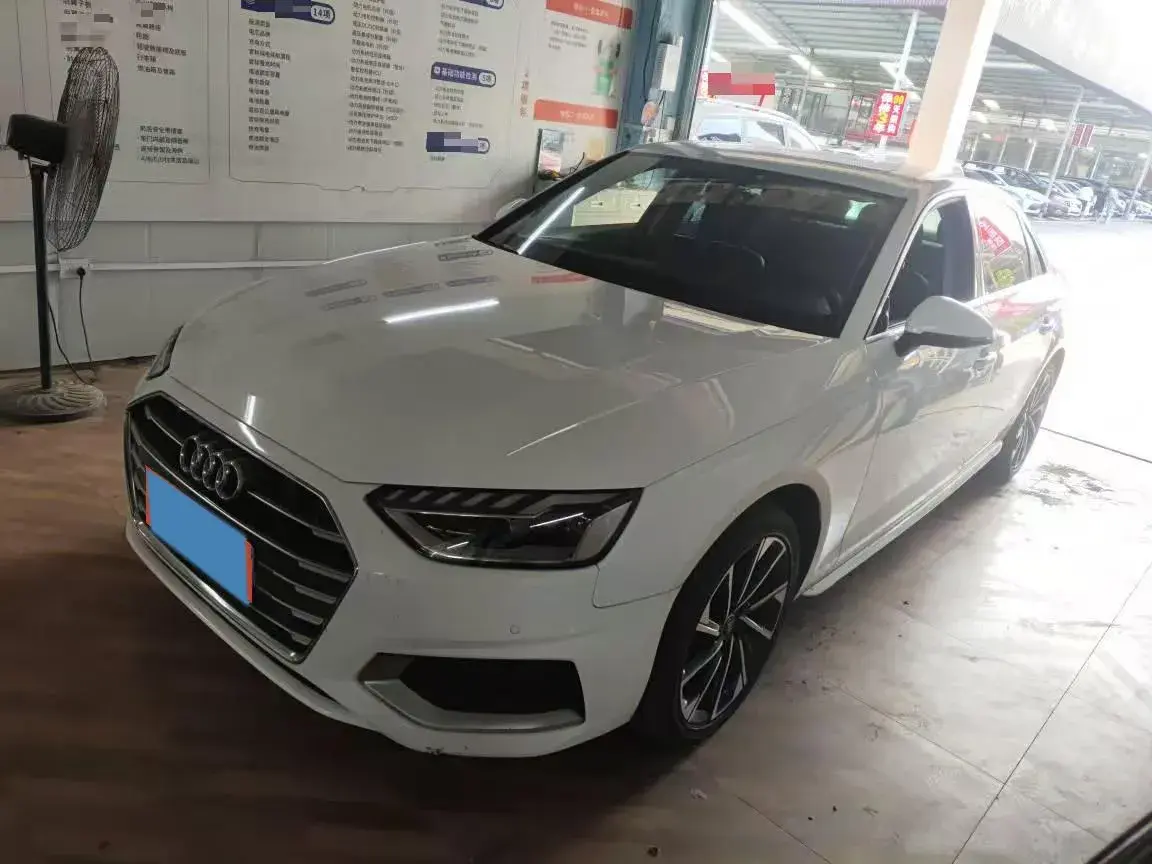 2023 AUDI A4L view 1