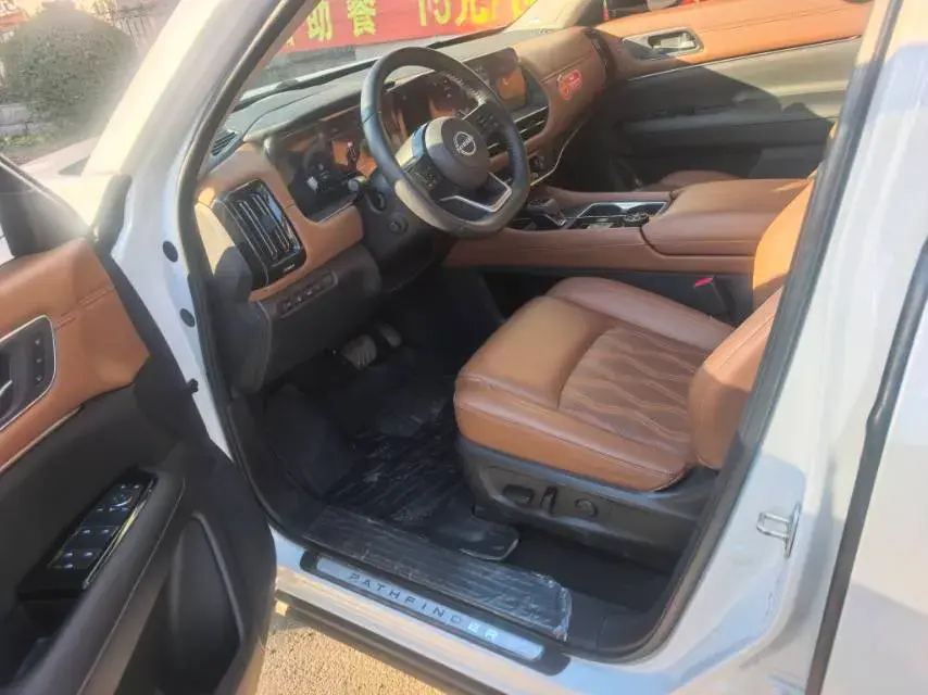 2024 NISSAN PATHFINDER thumbnail 3