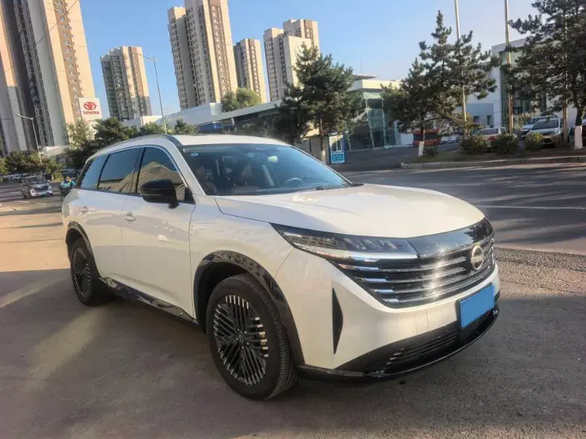 2024 NISSAN PATHFINDER thumbnail 2