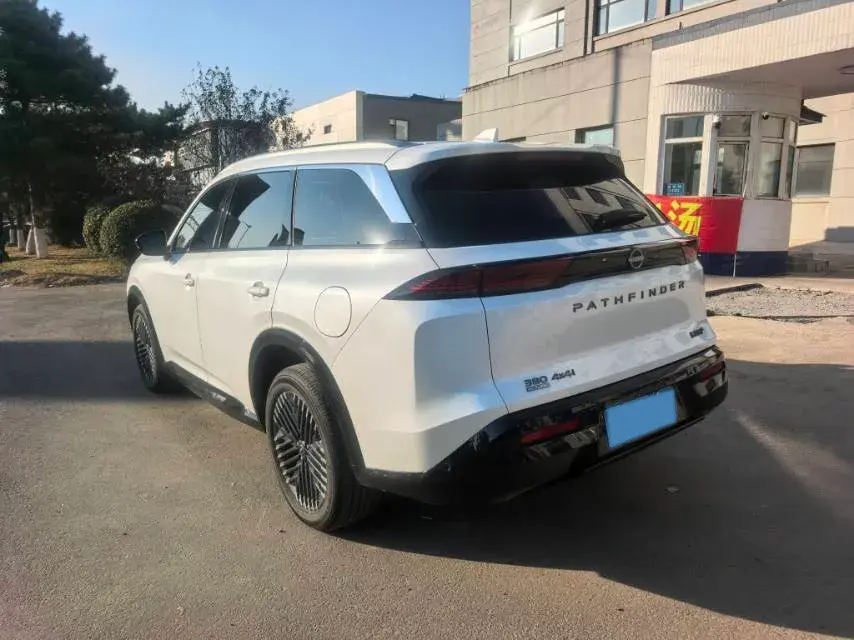 2024 NISSAN PATHFINDER thumbnail 4