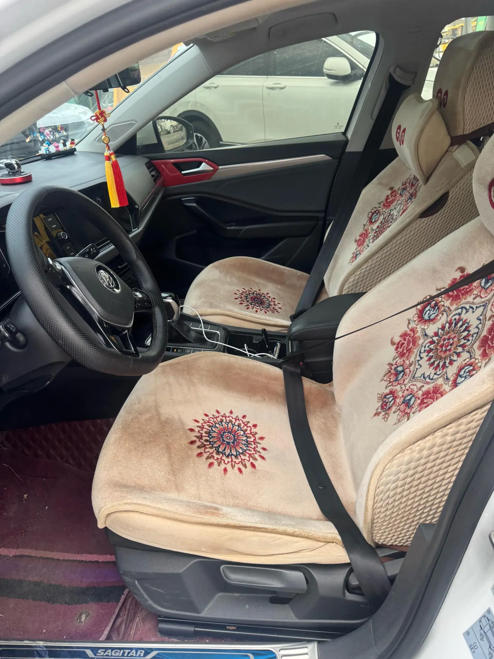 2019 VOLKSWAGEN SAGITAR thumbnail 3