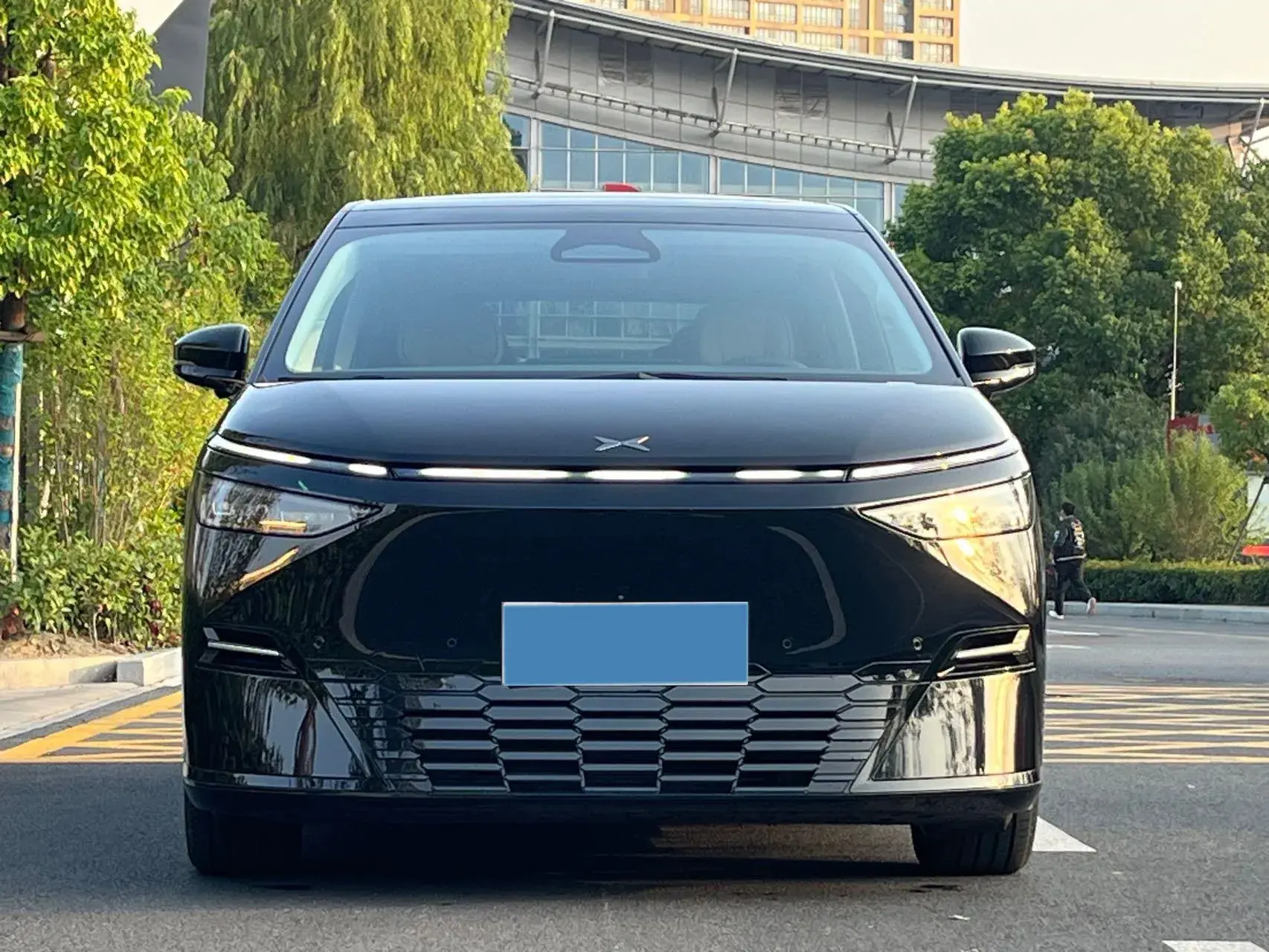 2025 XPENG X9 thumbnail 2