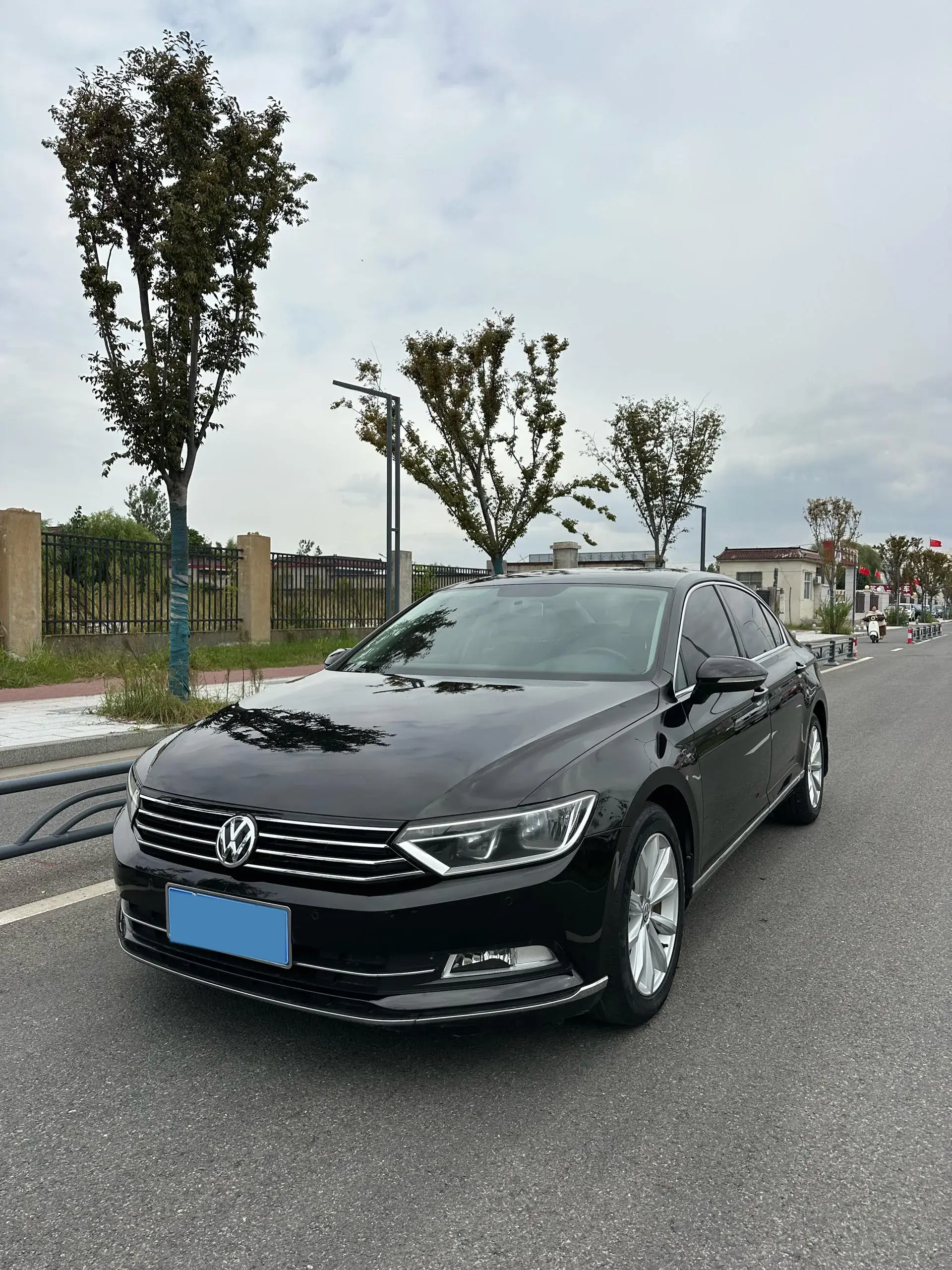 2018 VOLKSWAGEN MAGOTAN view 1