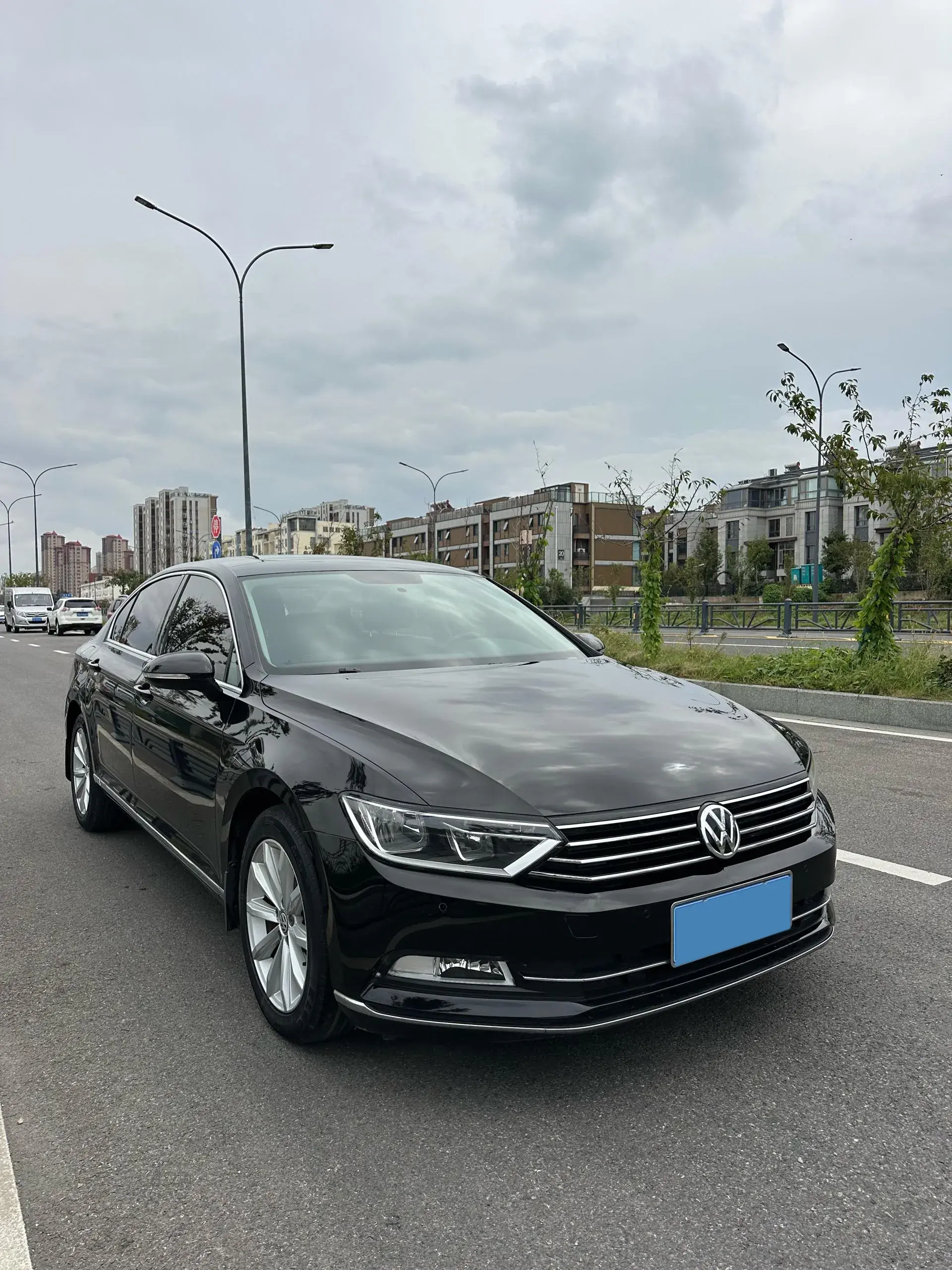 2018 VOLKSWAGEN MAGOTAN thumbnail 3