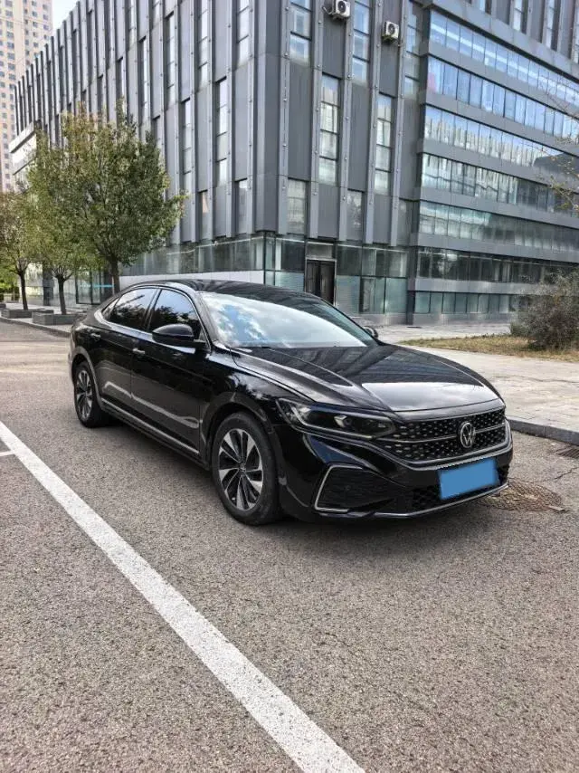 2022 VOLKSWAGEN PASSAT thumbnail 3