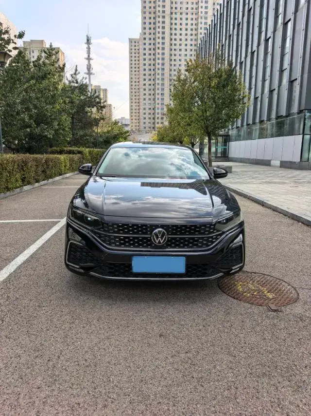 2022 VOLKSWAGEN PASSAT thumbnail 2