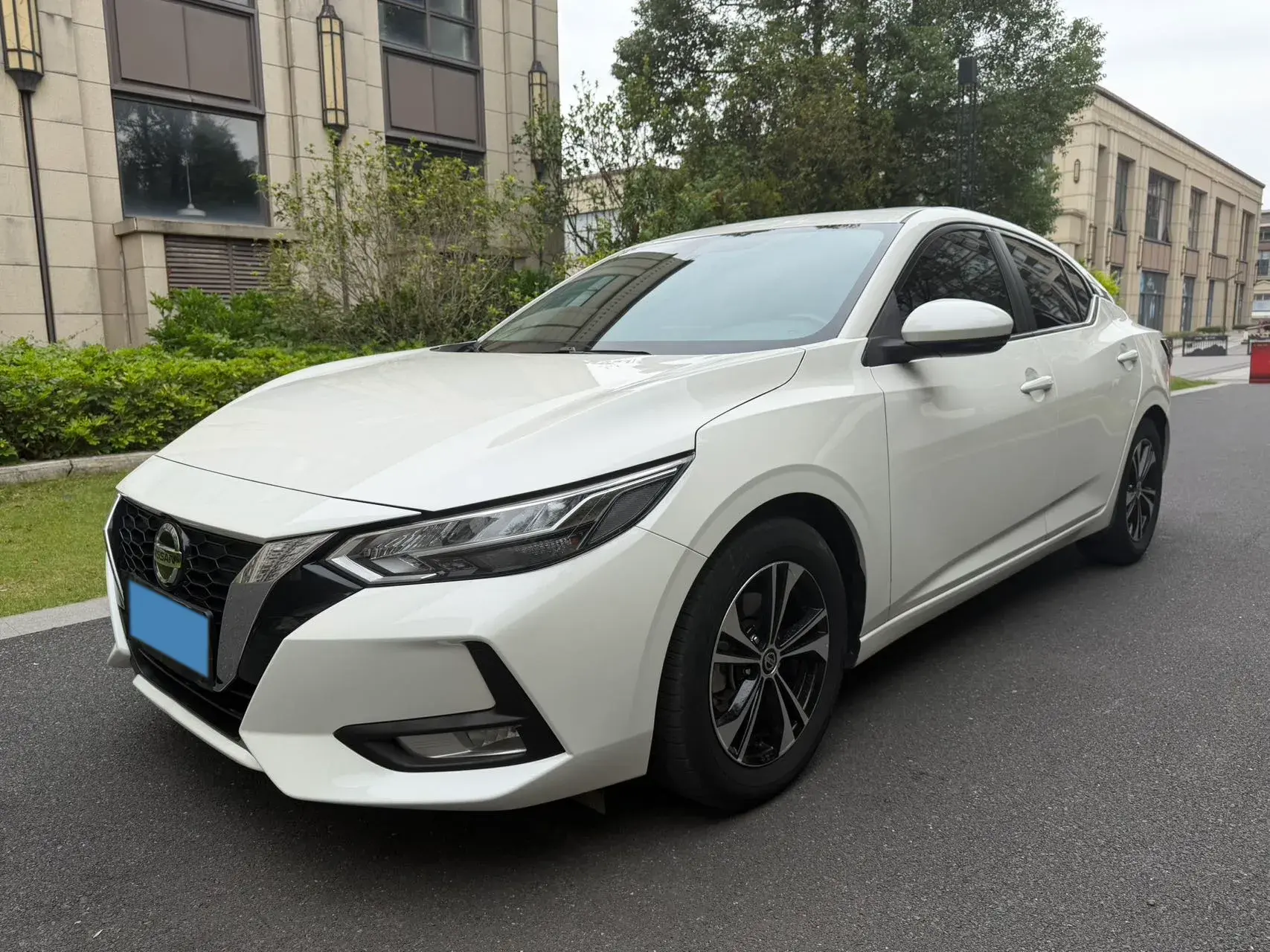 2021 NISSAN SYLPHY view 1