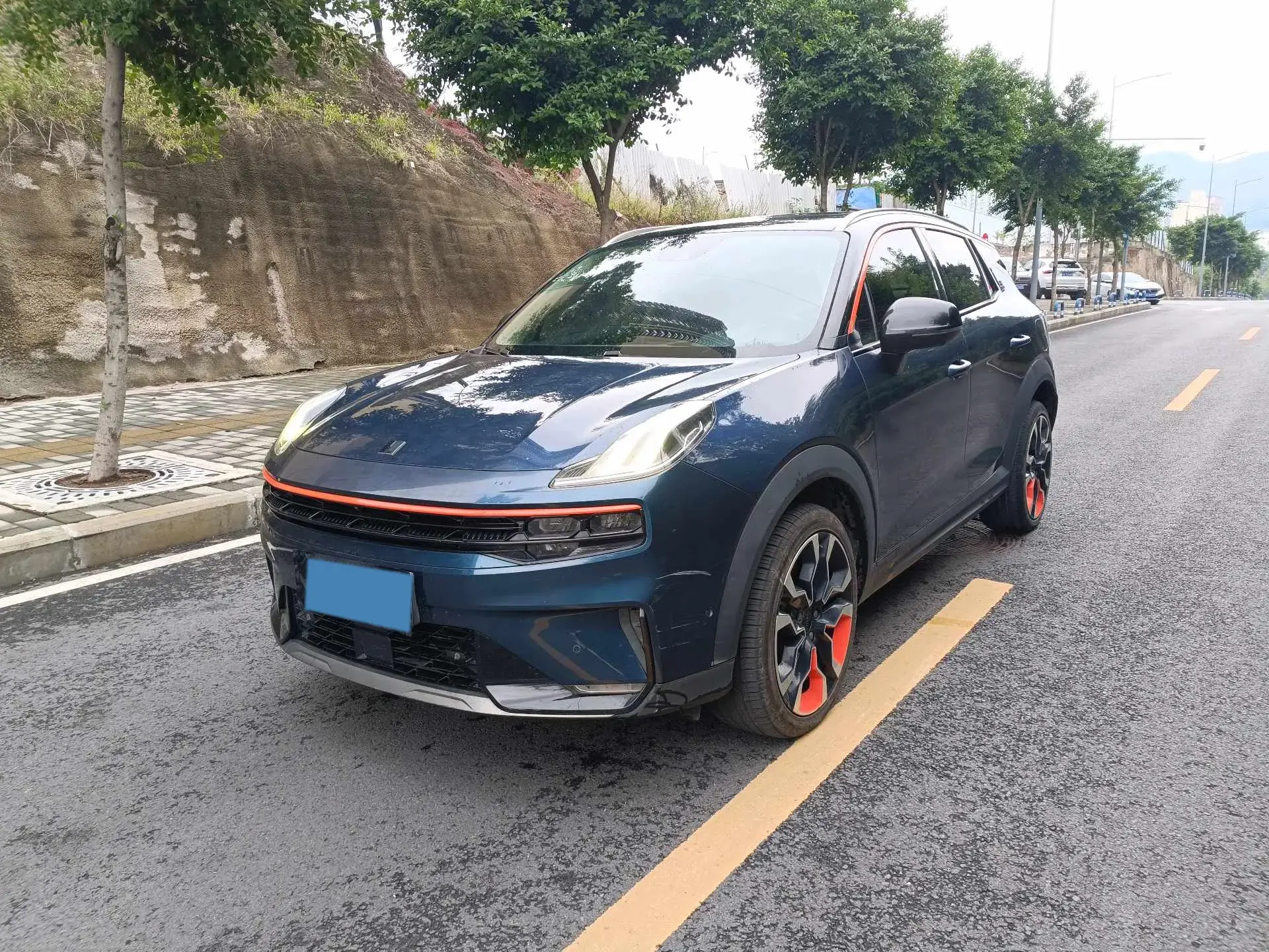 2020 LYNK&CO 06 view 1