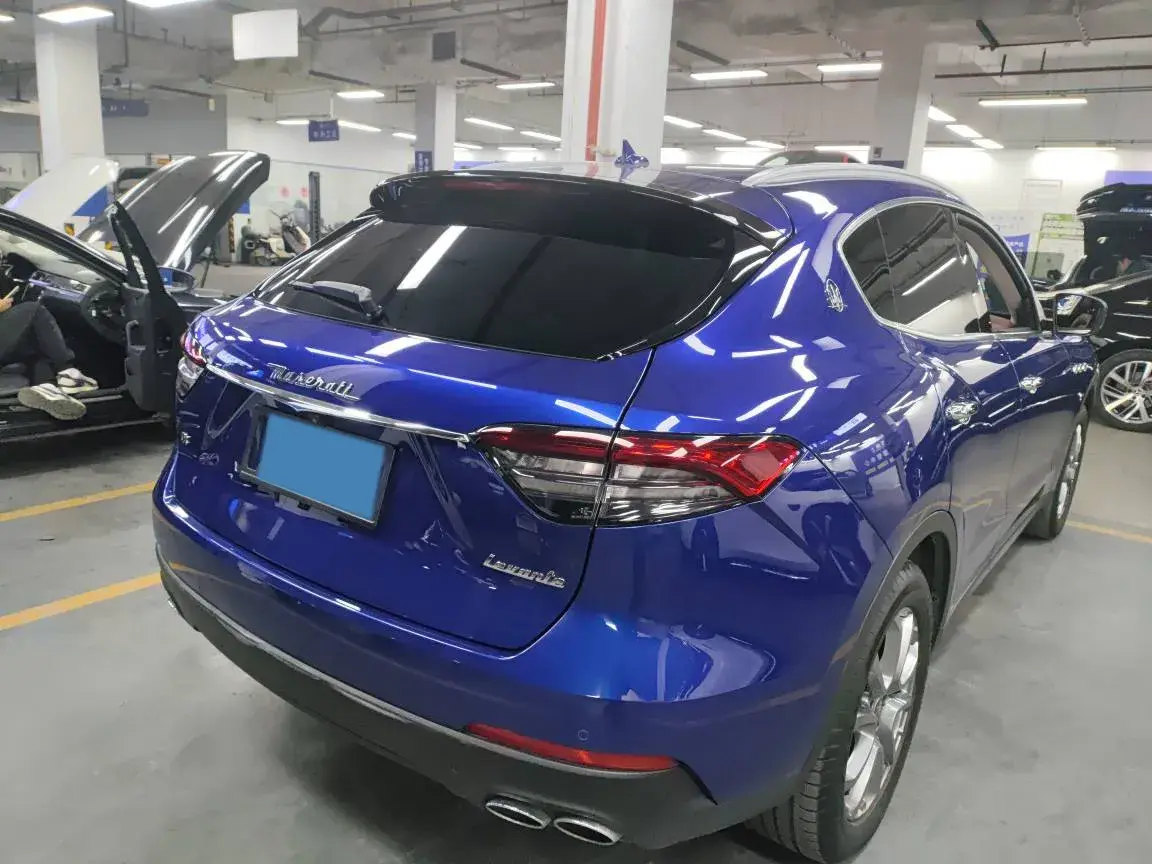 2021 MASERATI LEVANTE thumbnail 2